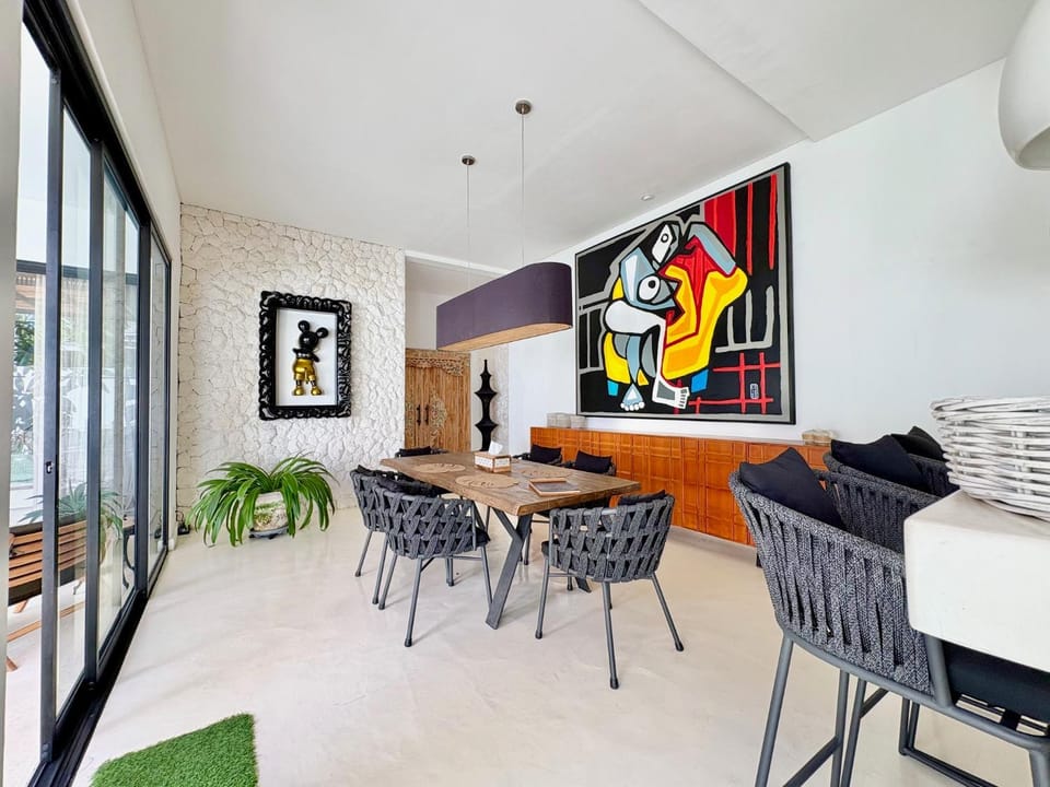 Living room, Dining area