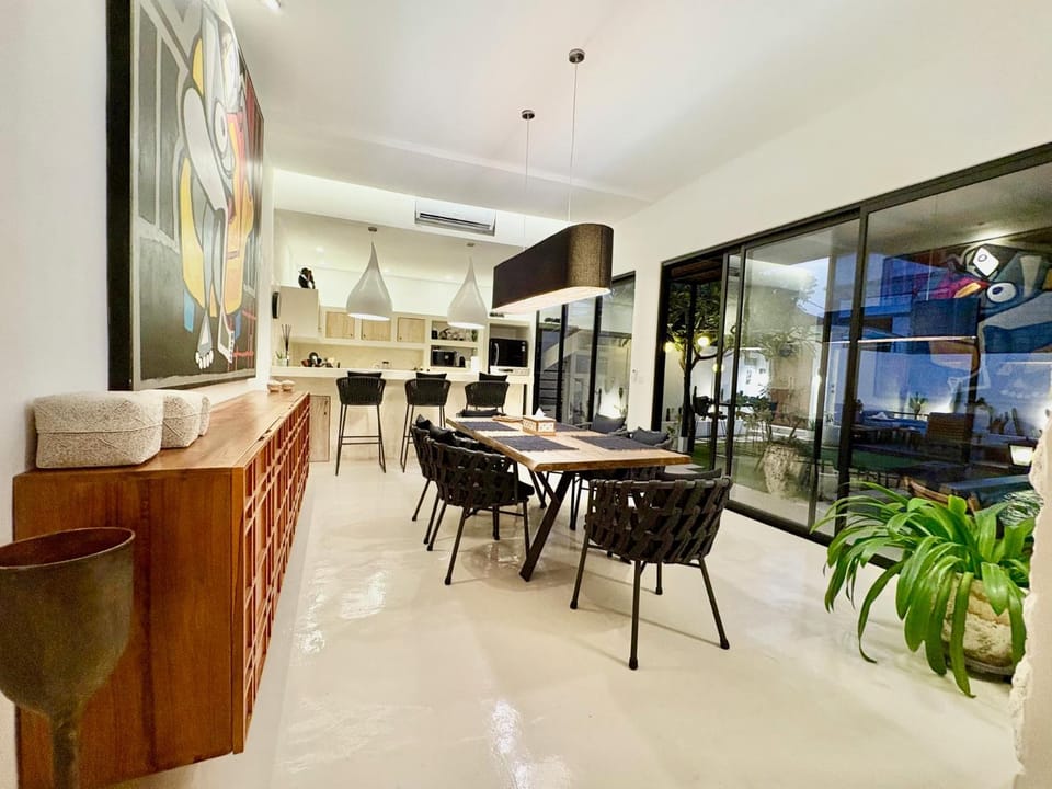Dining area, Lunch