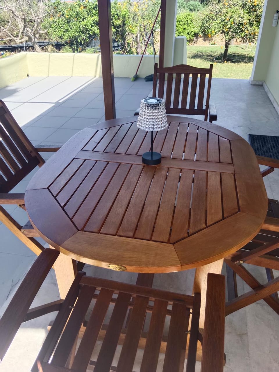 Day, Dining area