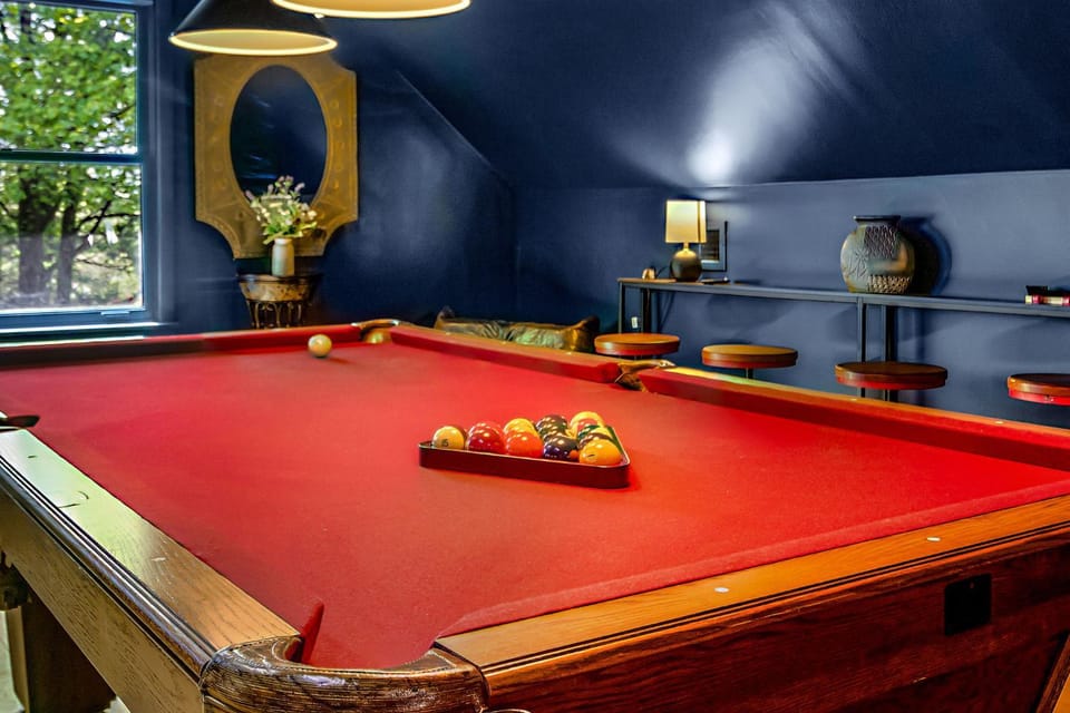 Billiard, Game Room