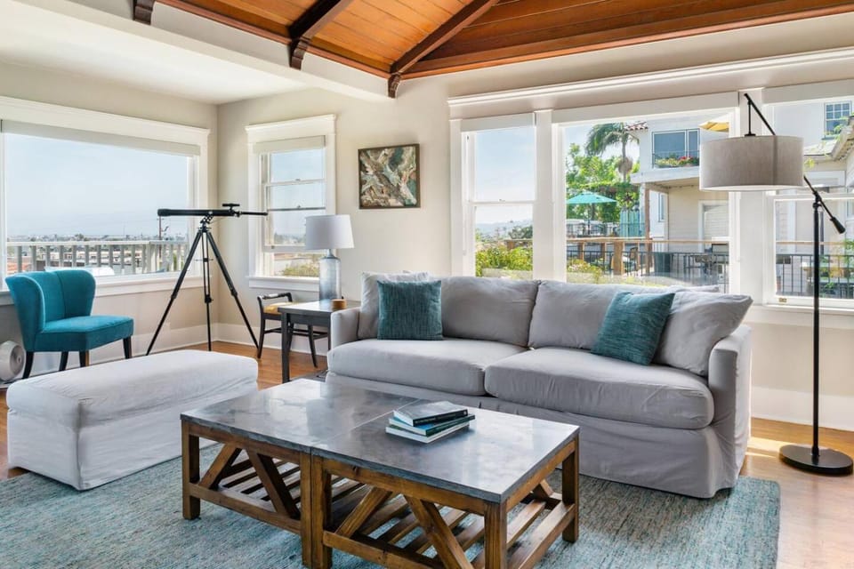 Skyline Vista by Coastline Vacation Rentals House in Point Loma