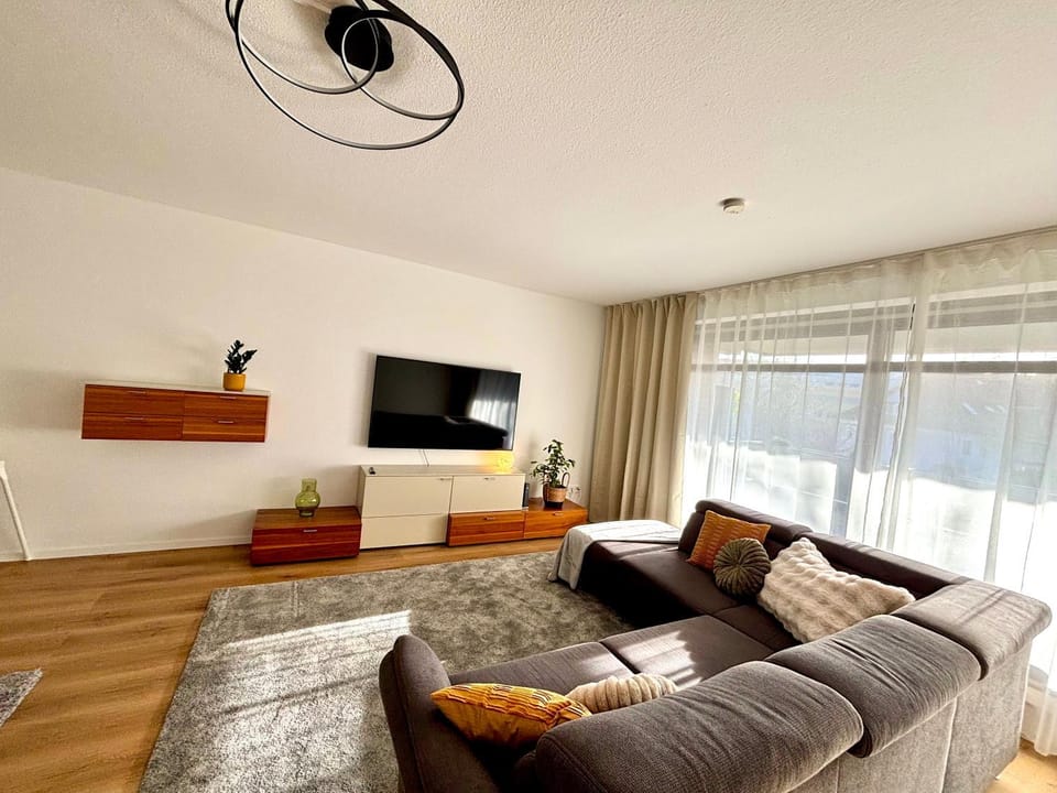 Communal lounge/ TV room, TV and multimedia, View (from property/room), Balcony/Terrace, Balcony/Terrace, Living room, Photo of the whole room, Seating area, Evening entertainment, Garden view, Garden view, Inner courtyard view