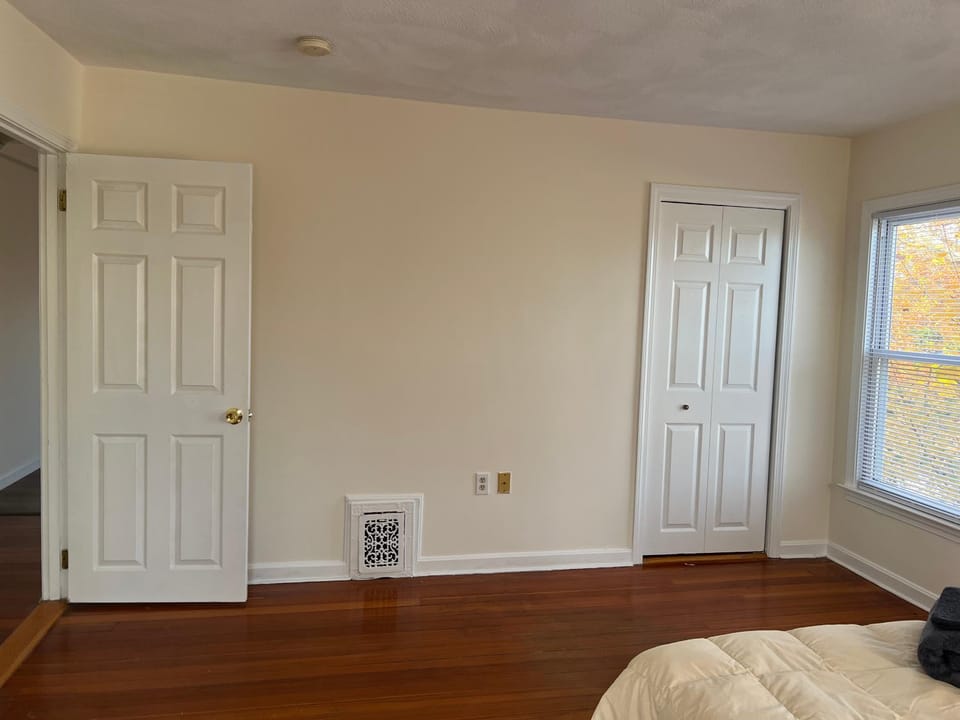 Bright & Spacious 1BR, 3rd floor, near T, free parking Apartment in Malden