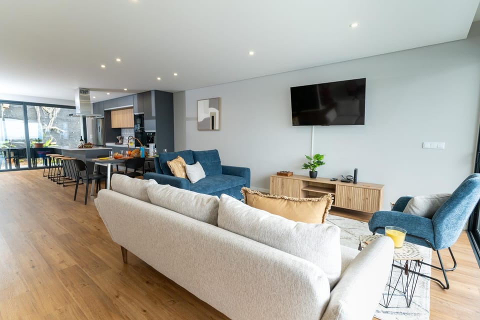 Communal lounge/ TV room, Living room, Communal kitchen
