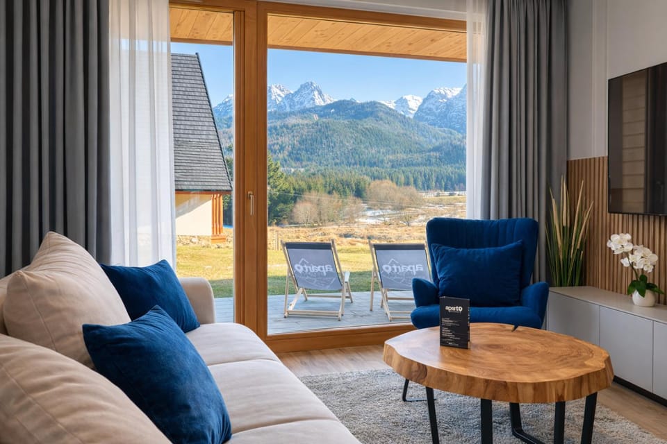 Living room, Mountain view