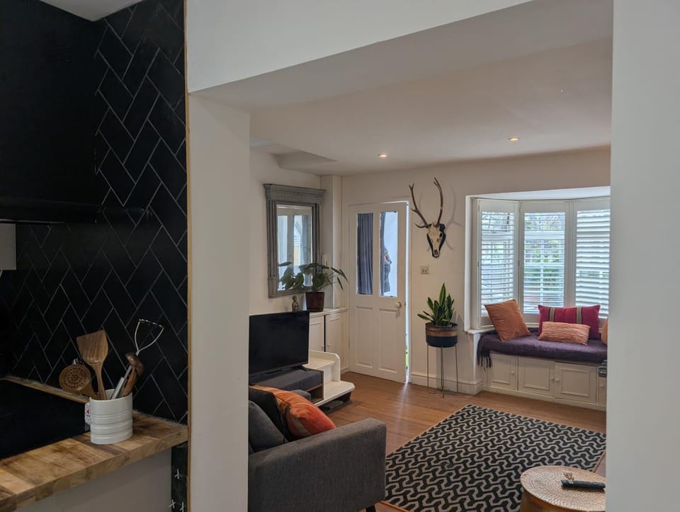 Central Cute Garden Cottage Close to Town & Beach House in Brighton