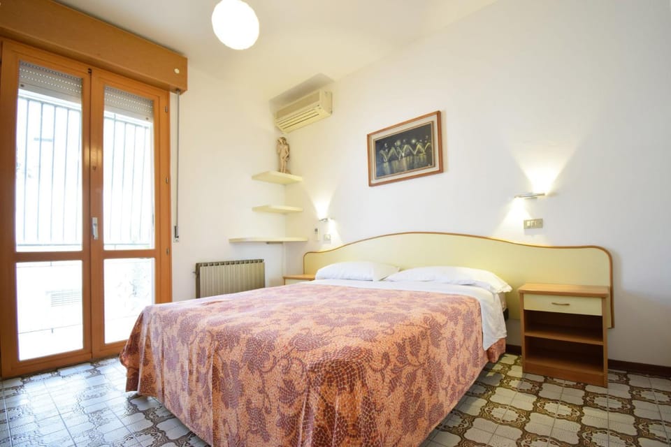 Balcony/Terrace, Photo of the whole room, Bedroom, internet, air conditioner