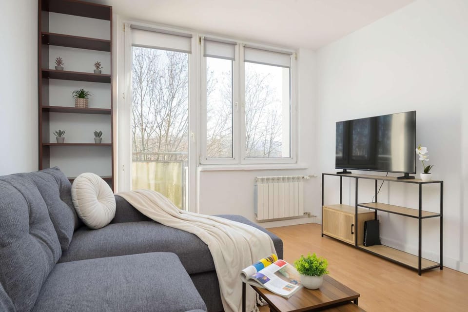 TV and multimedia, Living room, Seating area, Evening entertainment, internet