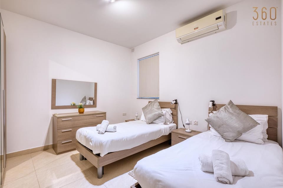 Bed, Photo of the whole room, Bedroom, towels, wardrobe, air conditioner