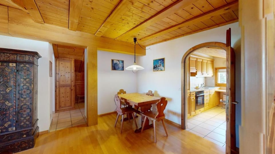 Chesa Susi - Elegant Attic in the Engadine Apartment in Saint Moritz