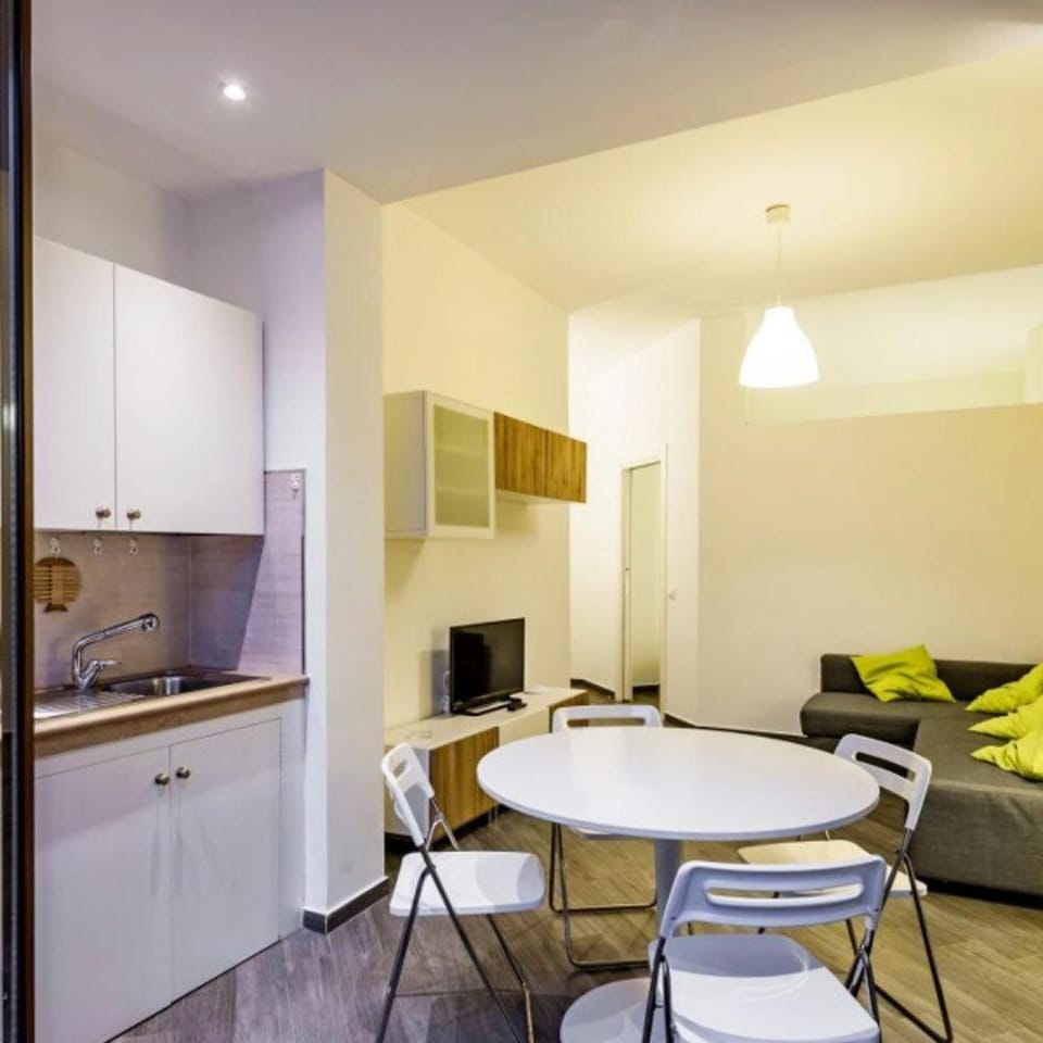 Kitchen or kitchenette, Living room, Seating area, Dining area, stove