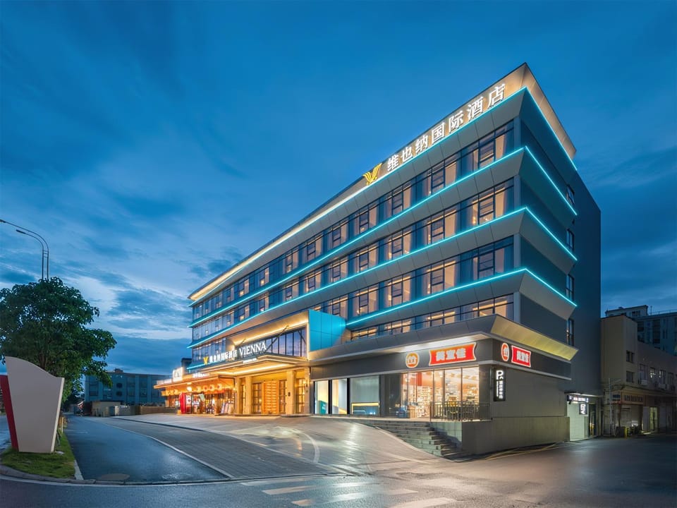Property building, Night, Location