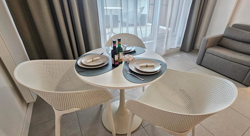 HOLIDAY HOME Aquamarina Prima 04 z tarasem przy plaży Apartment in Miedzyzdroje