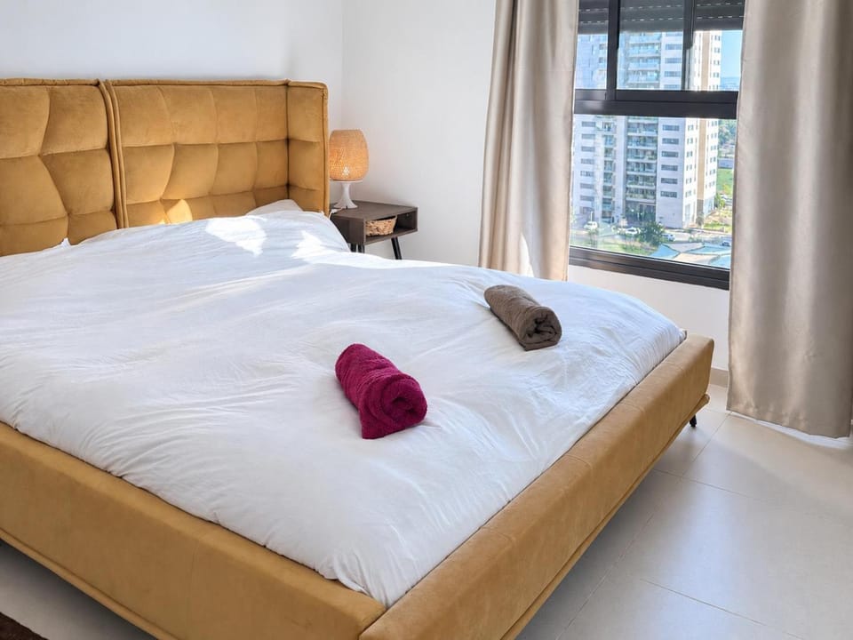 Bed, Photo of the whole room, Bedroom, towels
