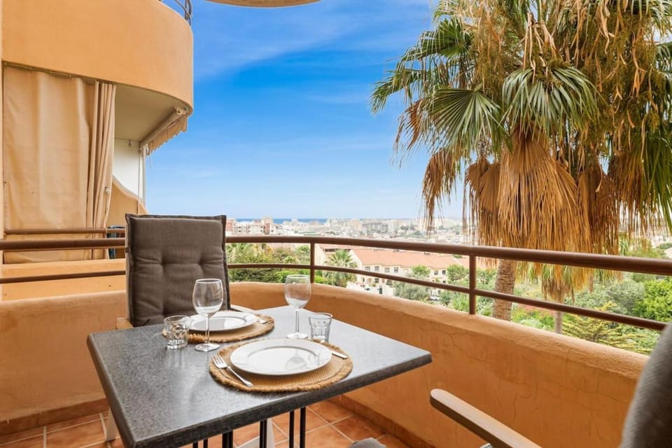 Beautiful 2 bedroom flat with sunny balcony Apartment in Fuengirola