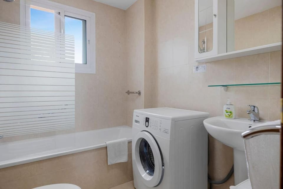 Beautiful 2 bedroom flat with sunny balcony Apartment in Fuengirola