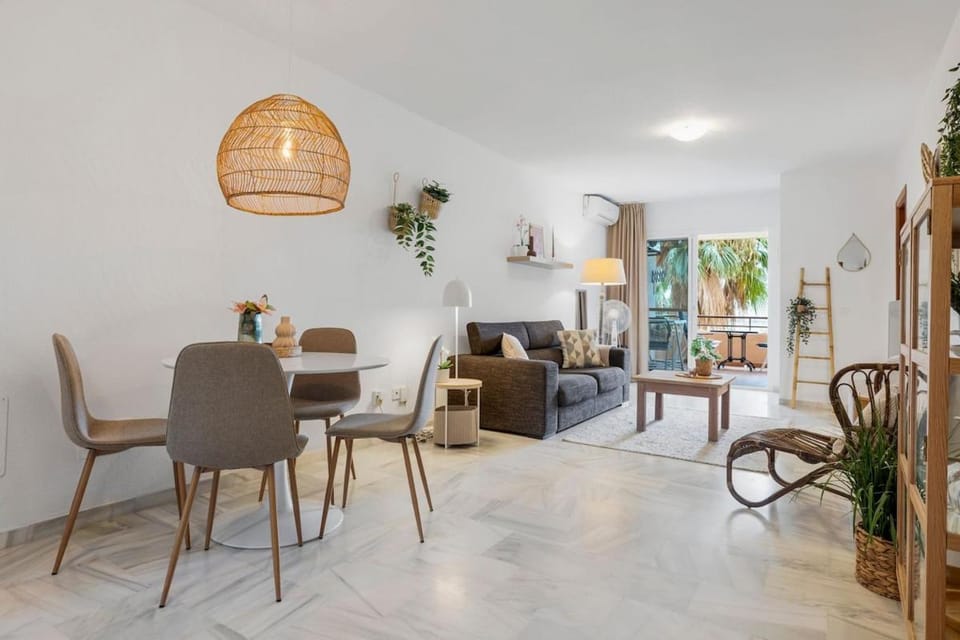 Beautiful 2 bedroom flat with sunny balcony Apartment in Fuengirola