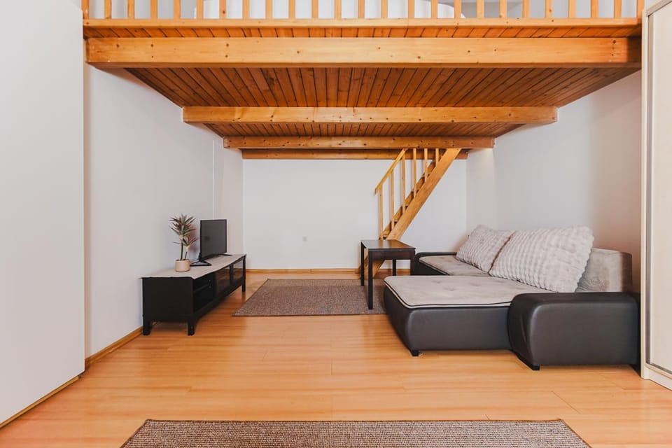 Ultracentral Downtown Sky Apartment in Krakow