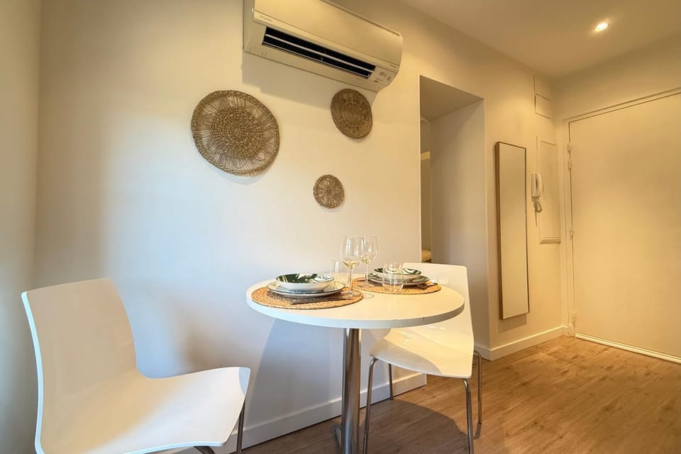 Central studio with real bed near the Palais Apartment in Cannes