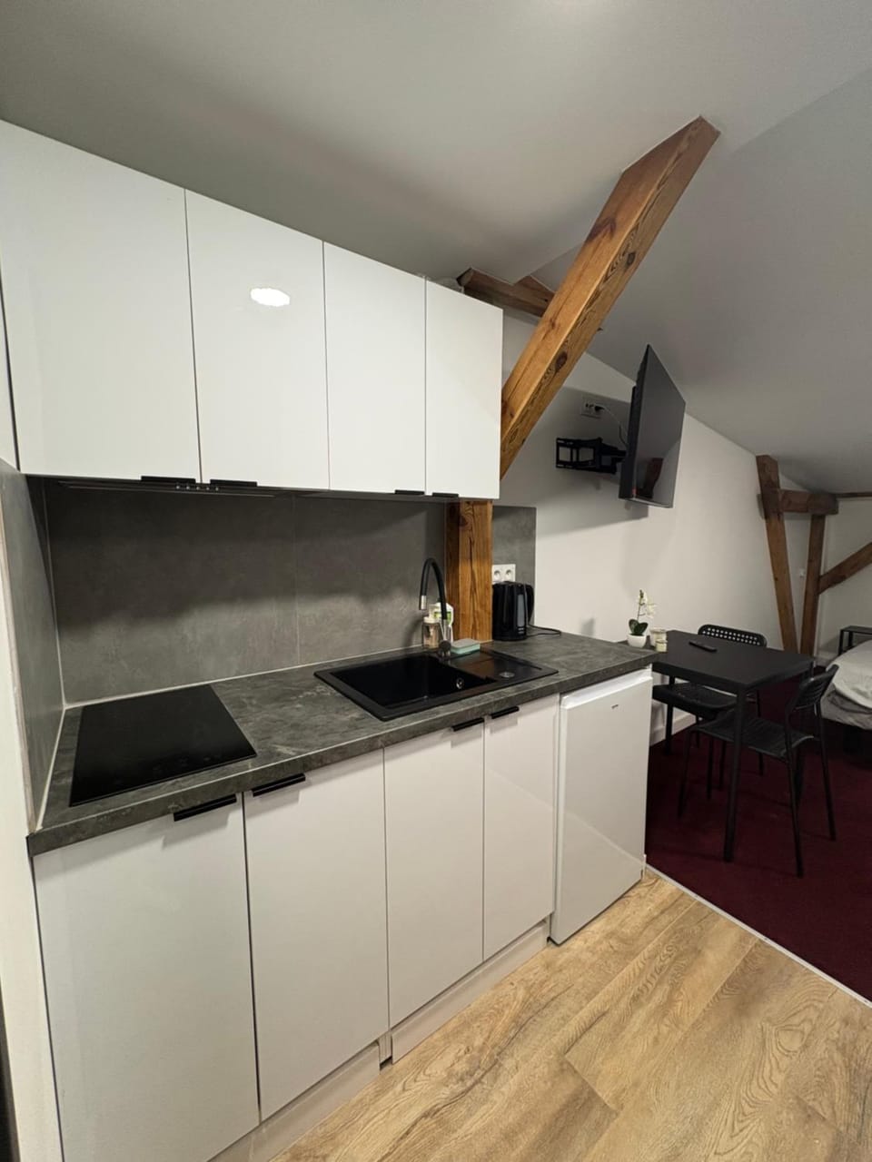 Kitchen or kitchenette, stove