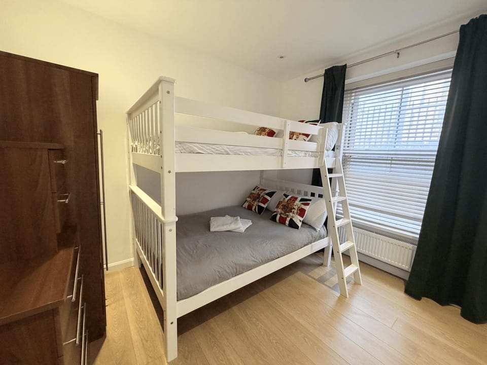 Ground floor flat in Tower Bridge Apartment in London Borough of Southwark