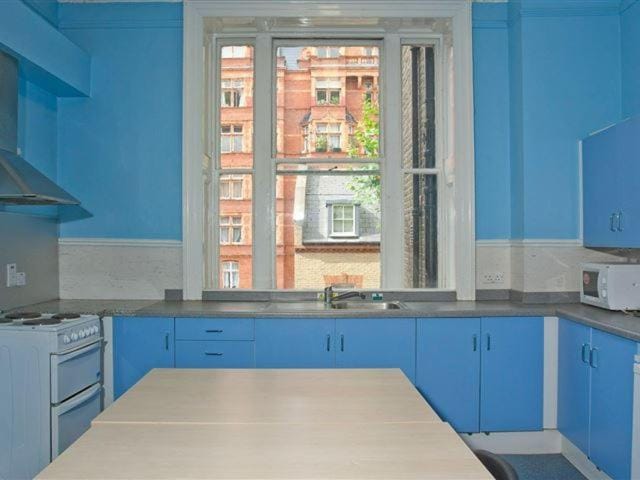 Kitchen or kitchenette, Communal kitchen