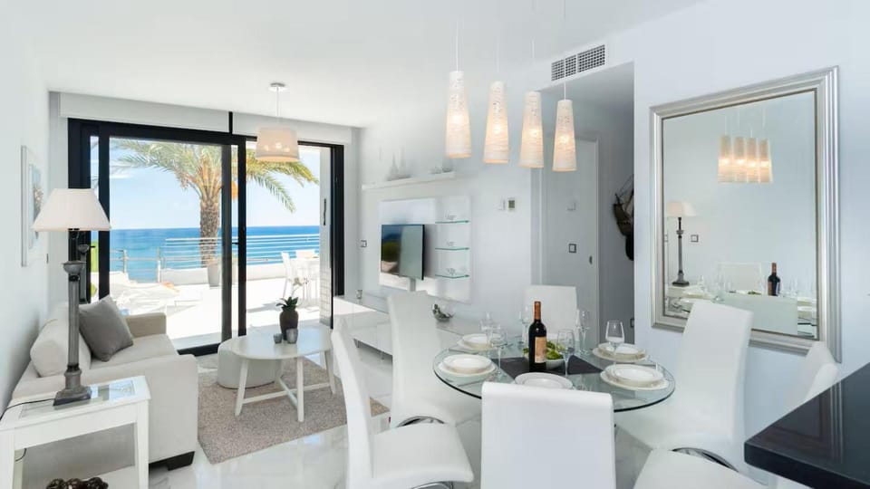 TV and multimedia, Living room, Seating area, Dining area, Sea view