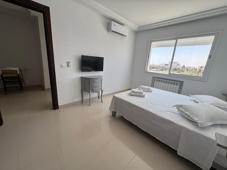 Bed, TV and multimedia, Bedroom, towels, air conditioner