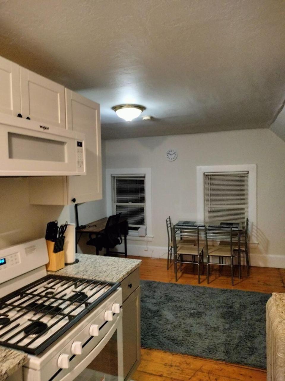 Nice 1BR, 3d floor, near MIT, free parking Apartment in Somerville