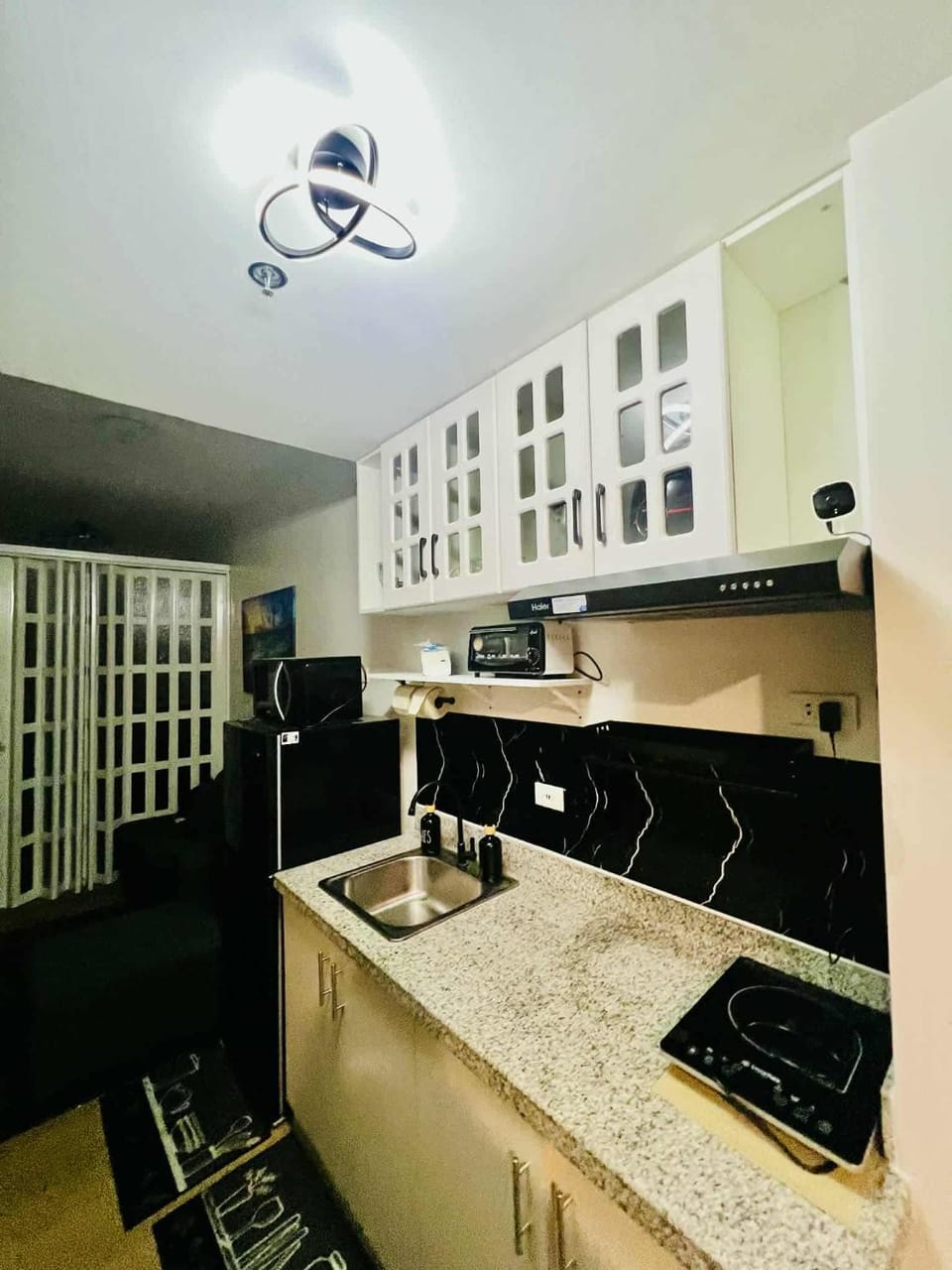 MCStaycation at Spring Residence Near Airport Apartment in Paranaque