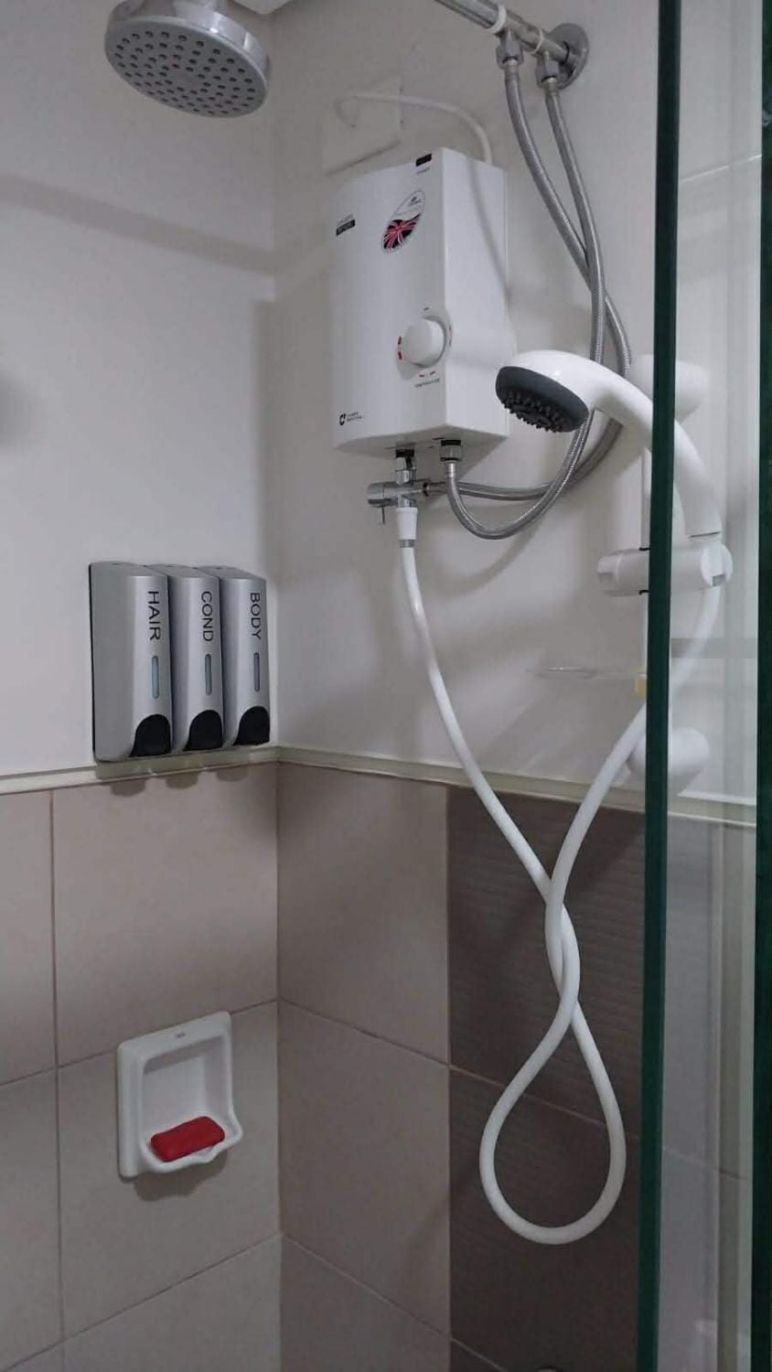 MCStaycation at Spring Residence Near Airport Apartment in Paranaque