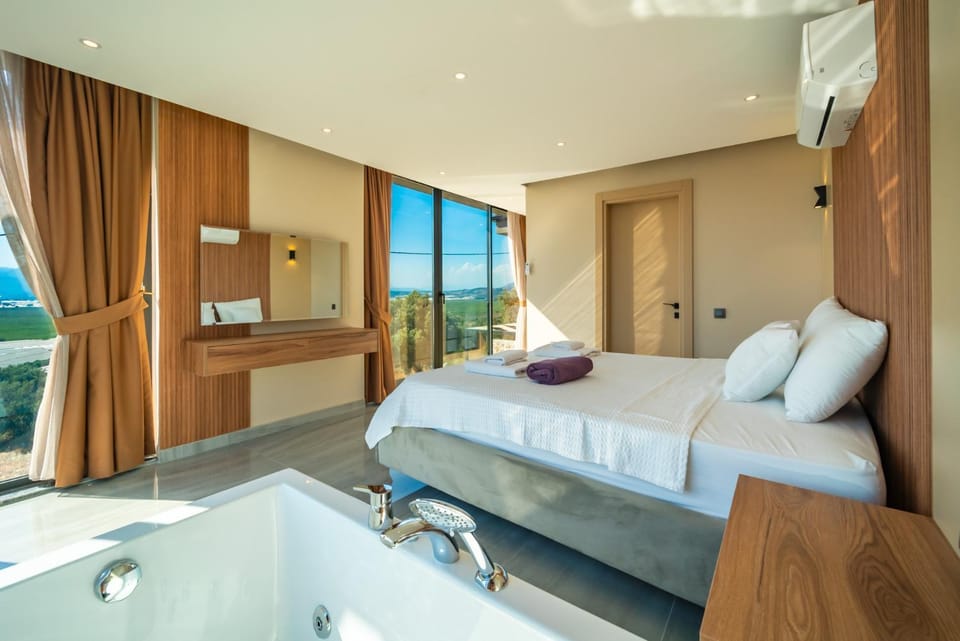 Bed, Natural landscape, Hot Tub, Photo of the whole room, Bedroom, Bath