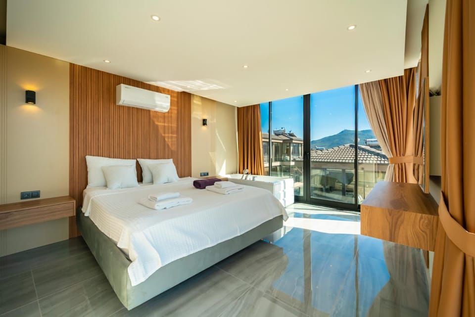 Bed, Natural landscape, Photo of the whole room, Bedroom