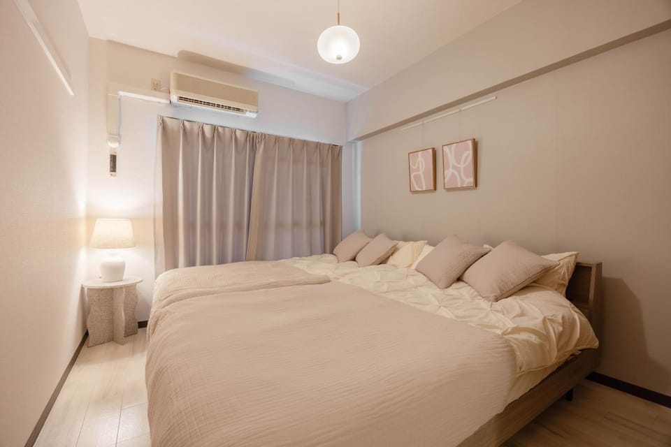 Bed, Photo of the whole room, Bedroom, air conditioner