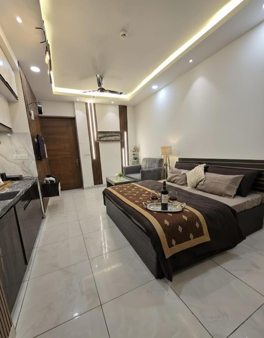 The Mulberry Silk- Godfather's Den Apartment in Noida