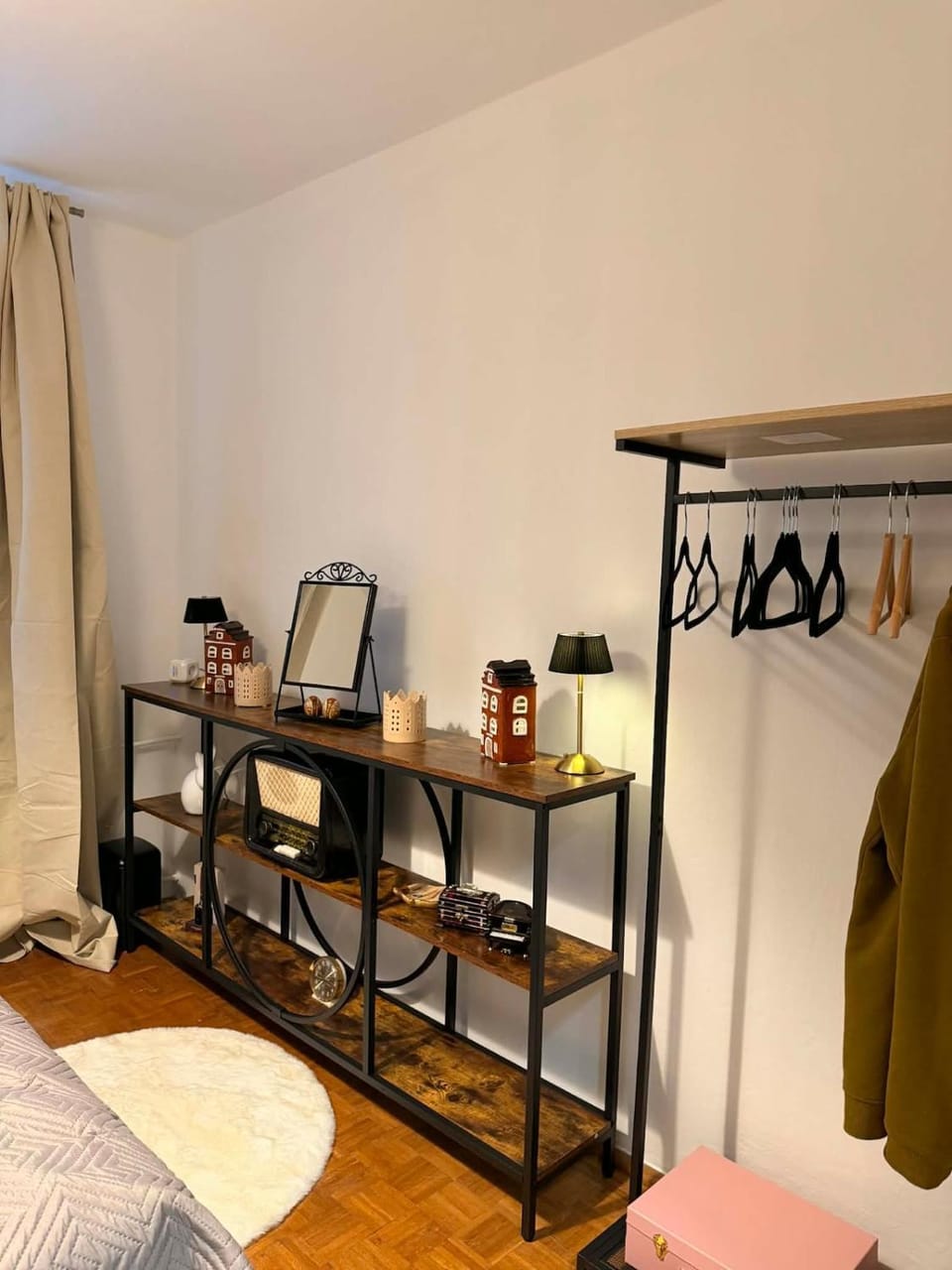 Photo of the whole room, Bedroom