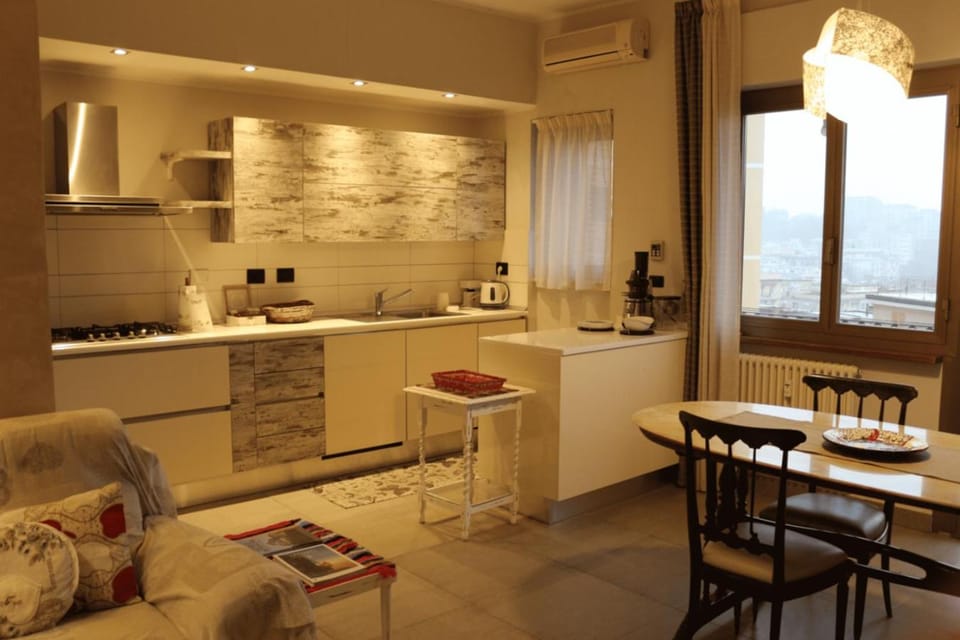 Kitchen or kitchenette, dishwasher, oven, kitchen