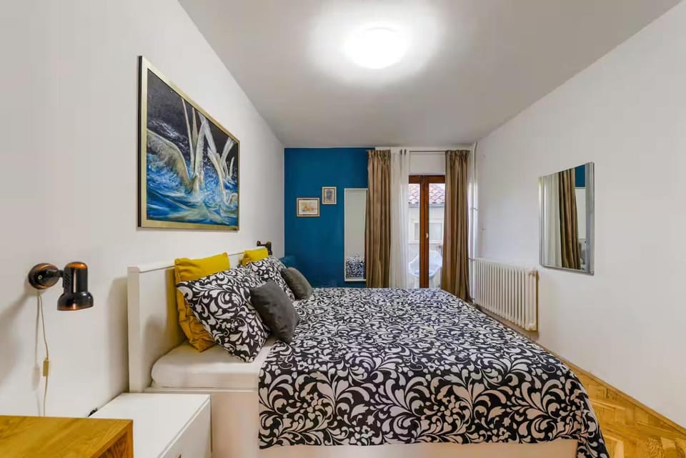 Bed, Photo of the whole room