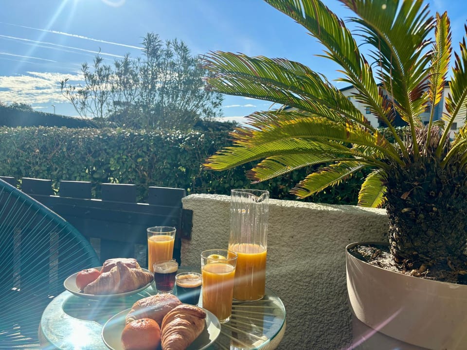 View (from property/room), Balcony/Terrace, Dining area