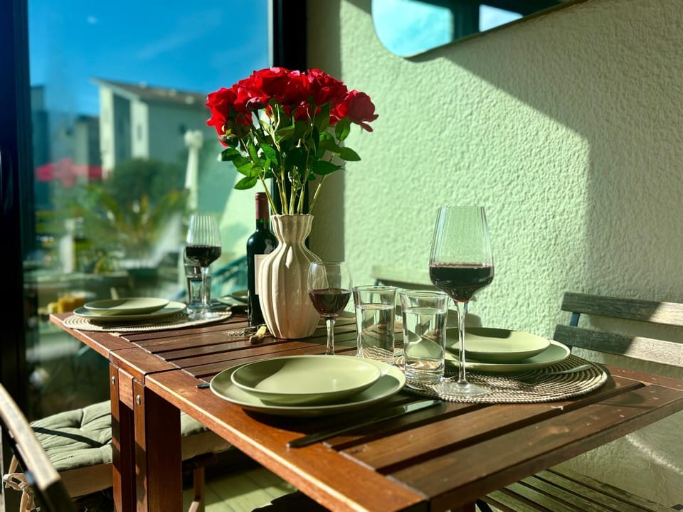 Day, Dining area