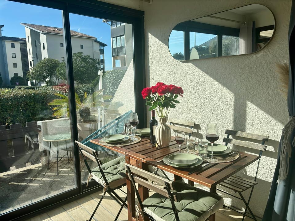 Patio, Day, View (from property/room), Living room, Seating area, Dining area
