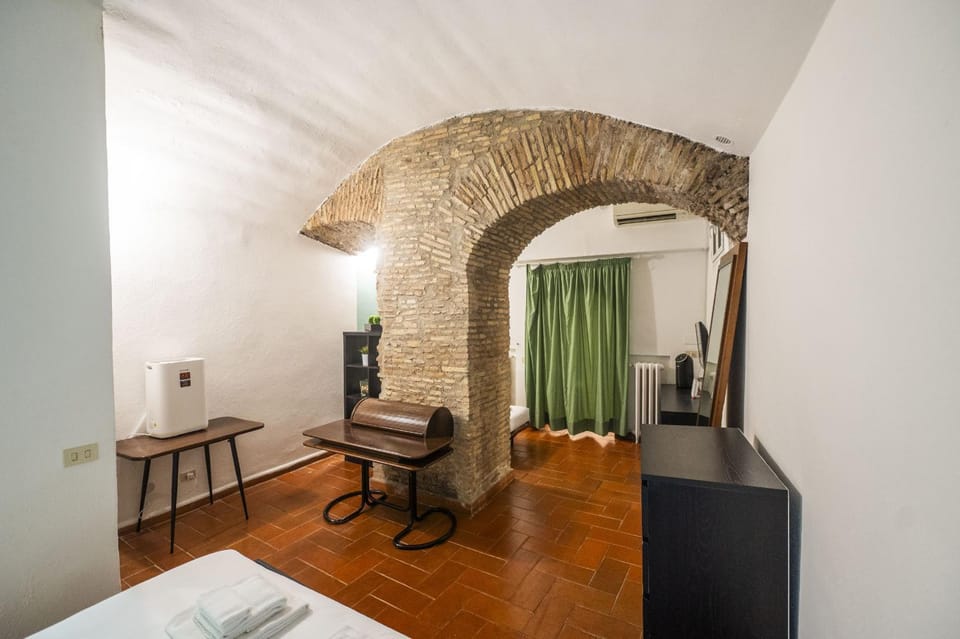 Grotto Apartment by Campo de Fiori Apartment in Rome