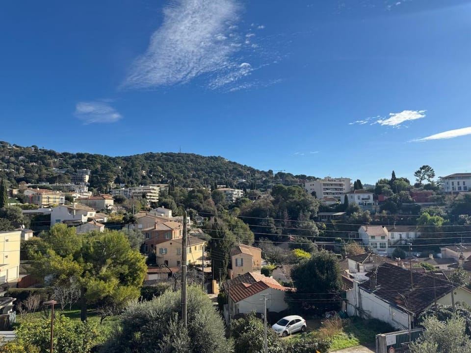 Neighbourhood, Street view