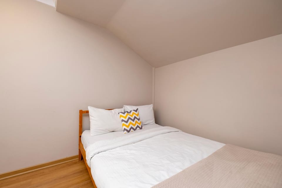 Sea View Two-Bedroom Suite in Managed Residence - Parking and Elevator Apartment in Istanbul
