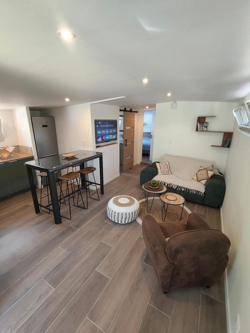 TV and multimedia, Seating area