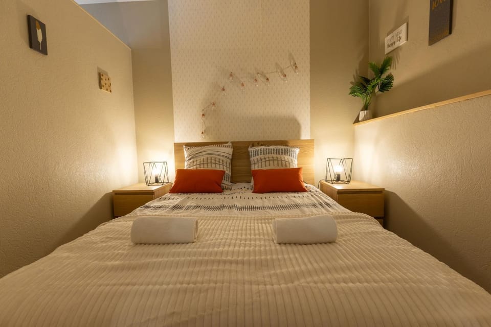 Bed, Bedroom