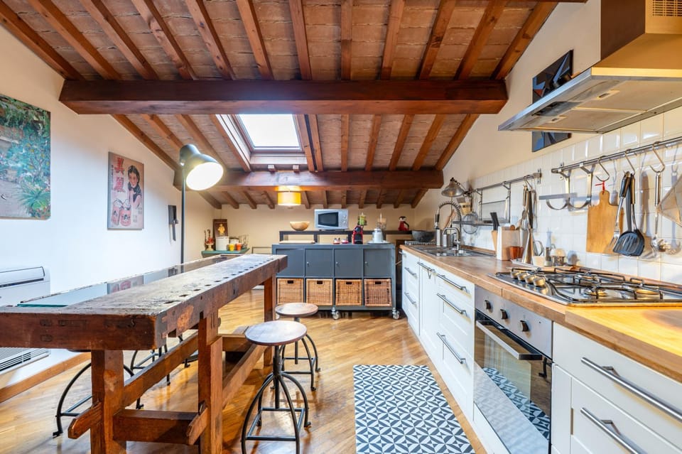 Kitchen or kitchenette, Dining area, oven, stove