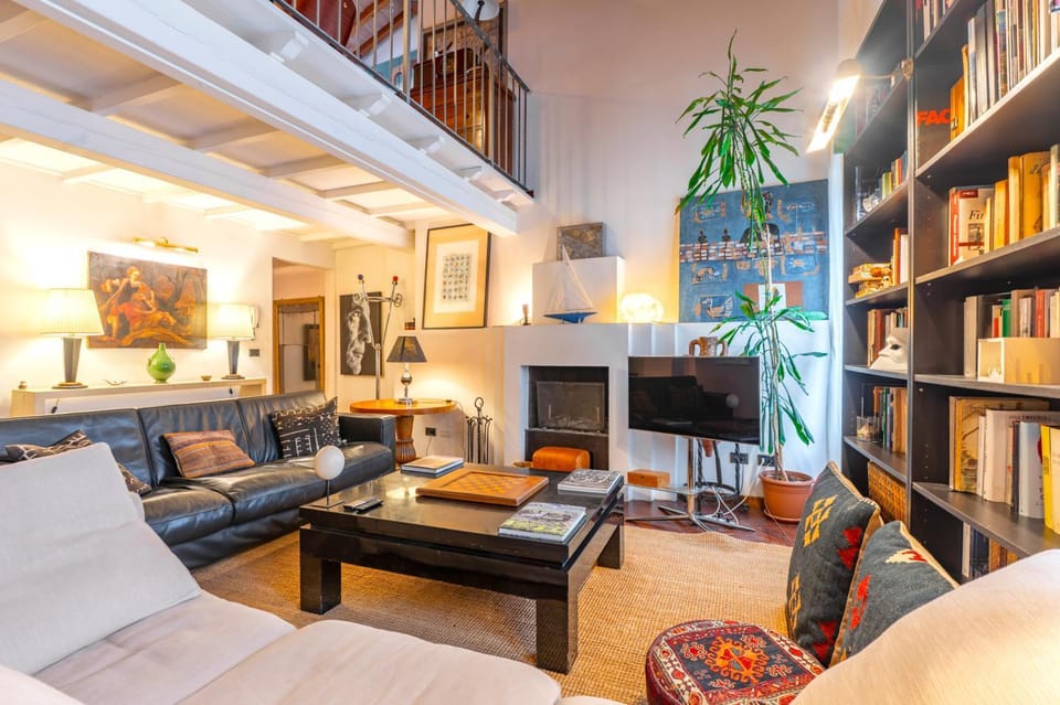 Communal lounge/ TV room, TV and multimedia, Living room, Seating area, Evening entertainment