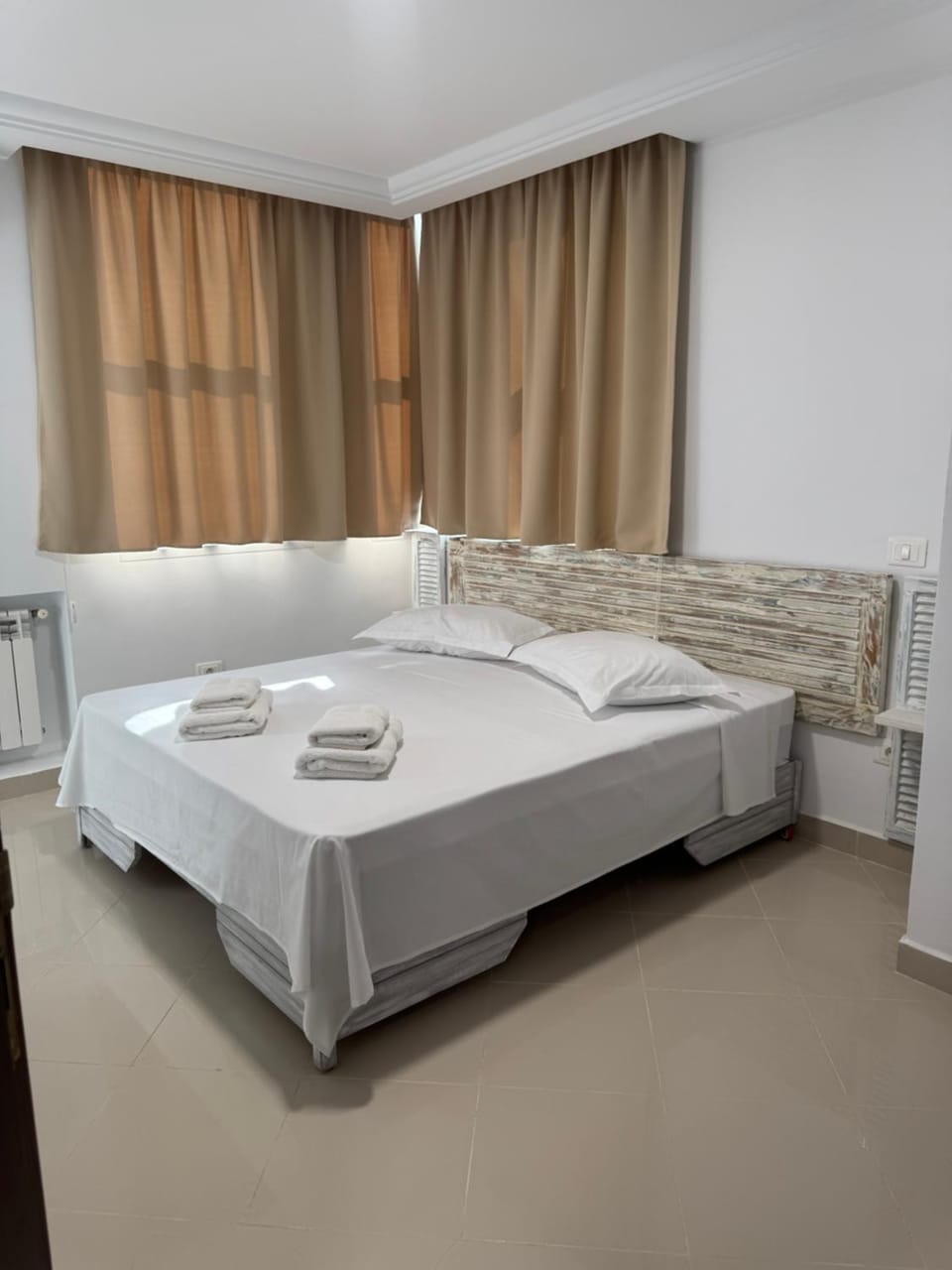 Bed, Photo of the whole room, internet, towels