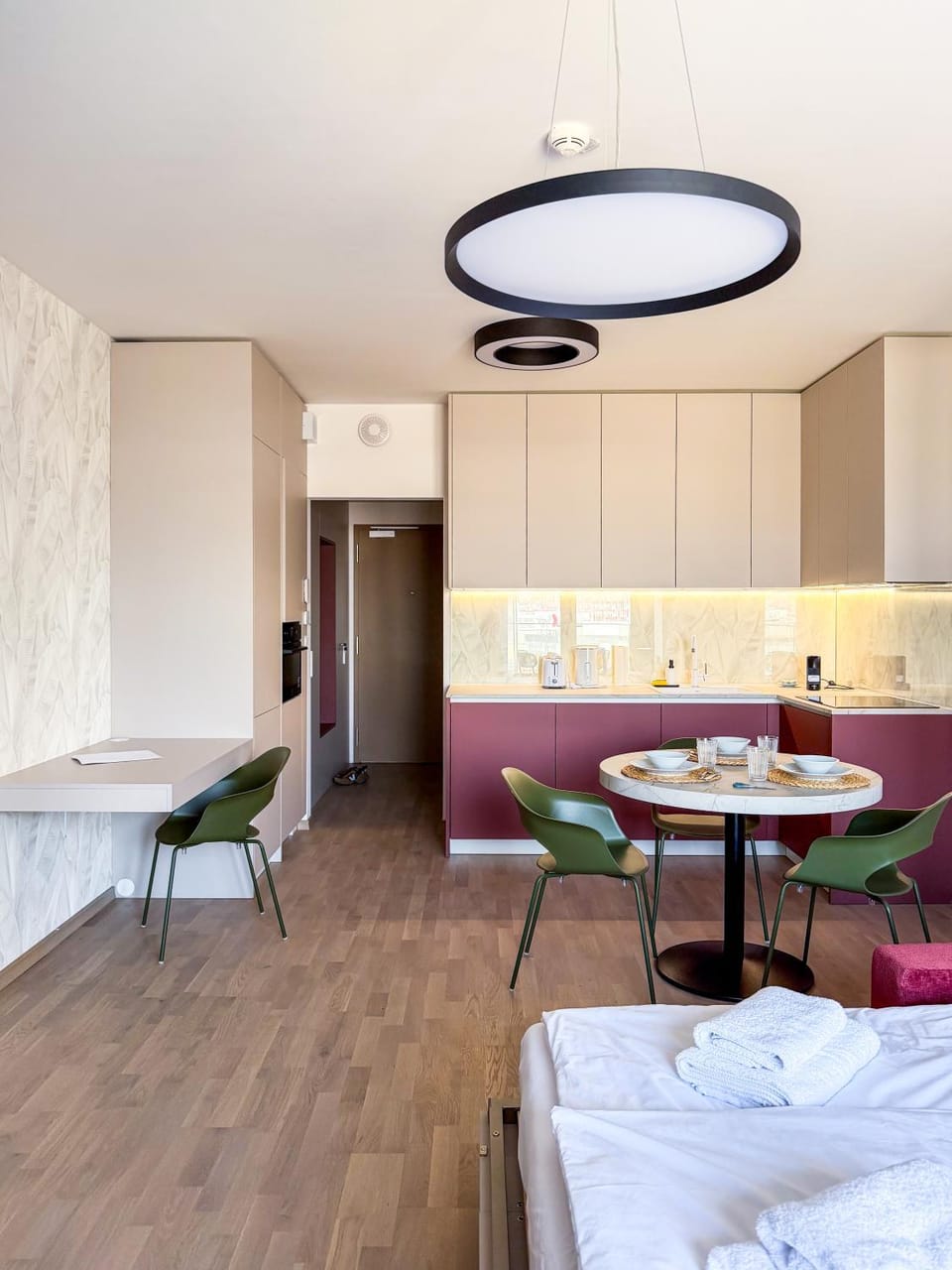 Bed, Kitchen or kitchenette, Dining area